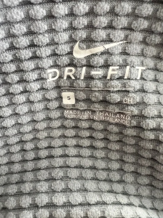 Men’s Nike 1/4 Zip Pullover Dri-FIT Element running top Grey Small - Picture 9 of 9